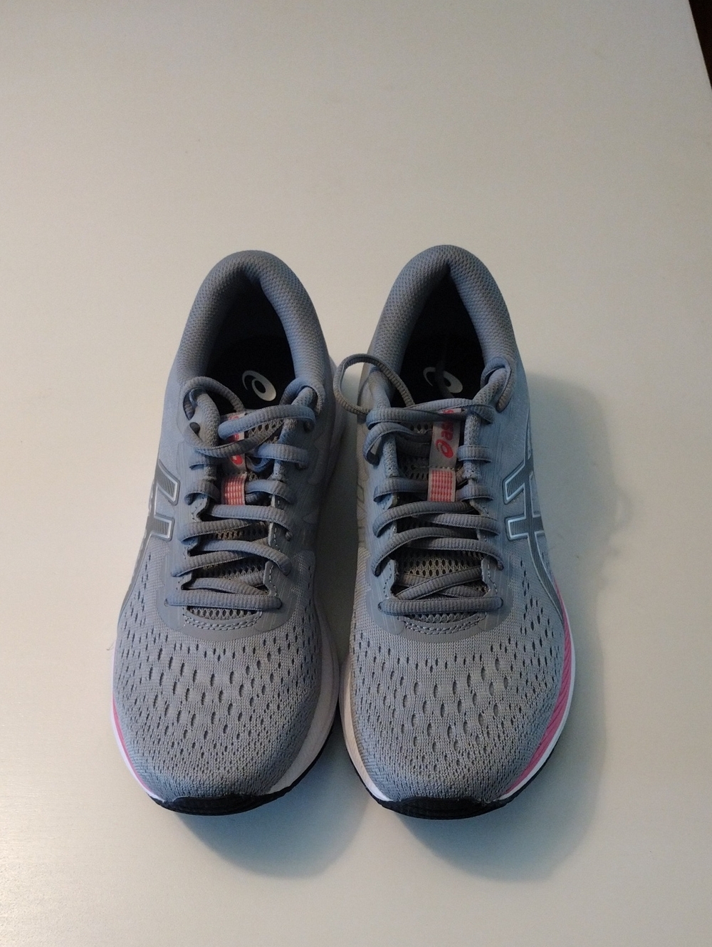 ASICS GEL Excite 7 Light Gray Running Sneakers with Pink Accent